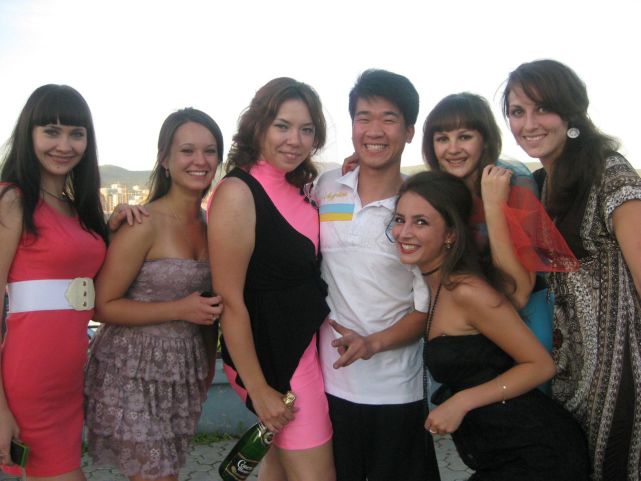 俄罗斯男女比例失调,俄美女竟倒追中国小伙