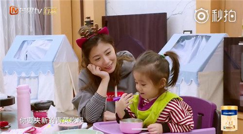 咘咘挑食不吃青菜,贾静雯发火直呼她大名
