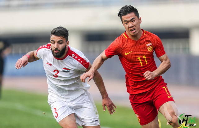 19岁小将让胡尔克擦鞋奥斯卡打call 中国足球应