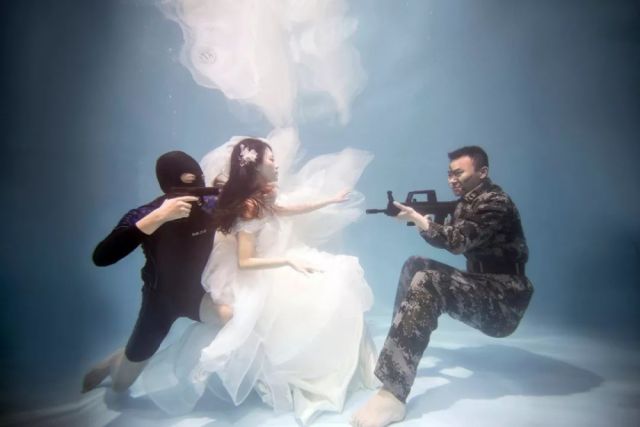 婚纱中枪_动漫婚纱情侣头像(2)
