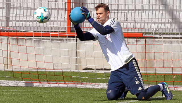 差一步就能归队了! 诺伊尔进行实心球守门训练
