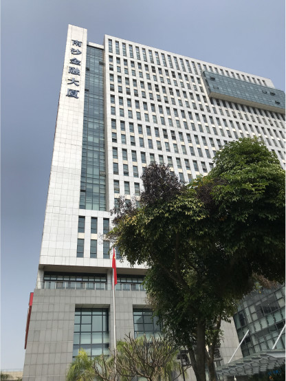 今年3月，睿驰汽车已经在南沙金融大厦租下9楼整层约1216平方米的办公室，每年租金加物业费不低于211.5万元。拍摄/腾讯《一线》作者 张庆宁