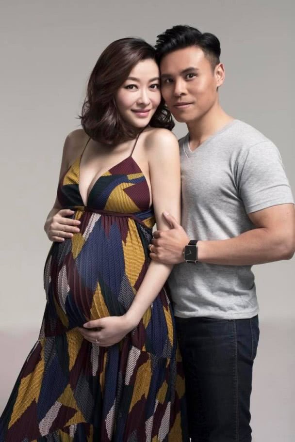 熊黛林被曝本月剖腹产双胞胎女儿 窦唯骑摩托载窦靖童