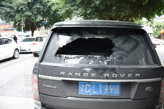 合川警方破获系列砸车盗物案件