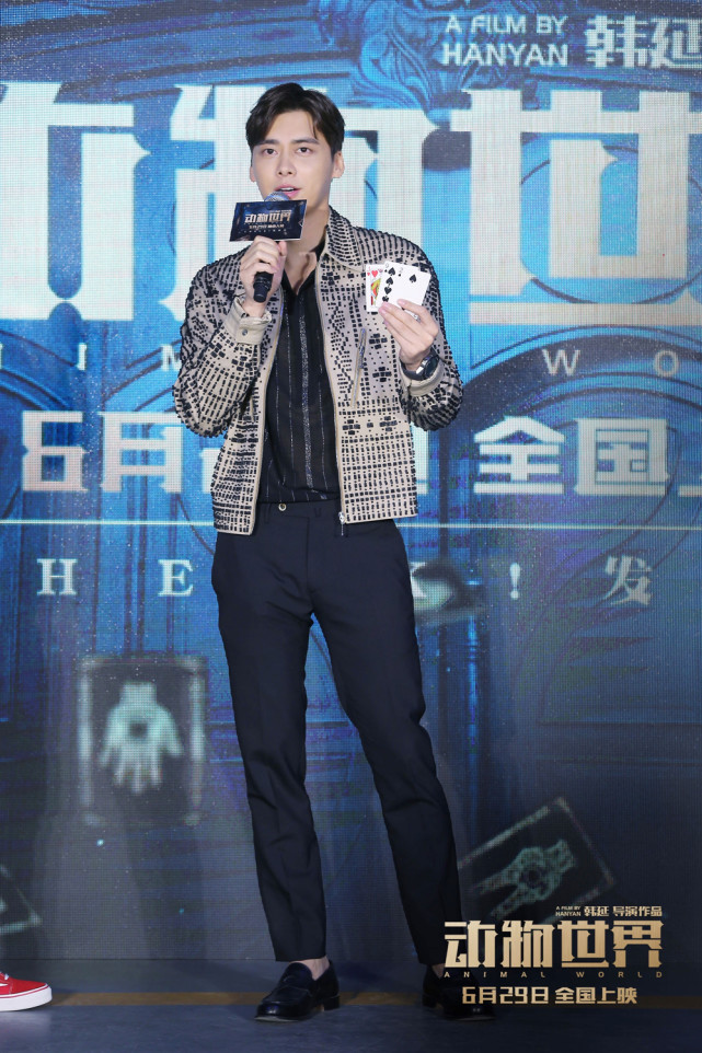 一线|李易峰对流量小生放狠话:抢我的位置你们