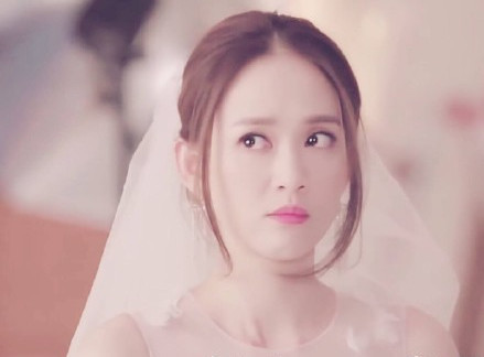 陈乔恩再次微博上晒自己长痘痘的照片,网友调