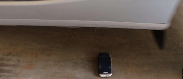 各种方法轮番上阵 粉碎诺基亚3310究竟有多难？