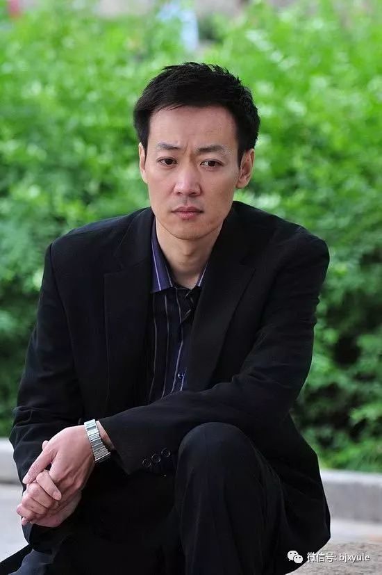 辛柏青全家近照曝光,与老婆吵嘴总是先认错,女儿长相