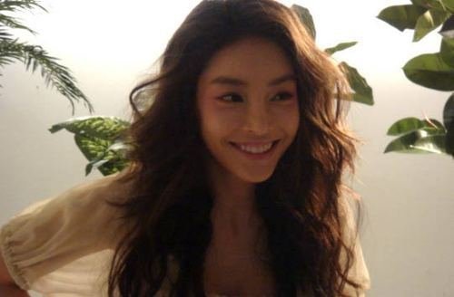 冯小刚要求女演员脱鞋跳舞，陈道明当场发飙，几个字打脸众人