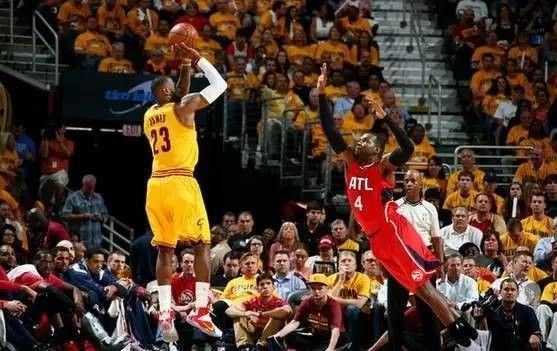 logo三分王!NBA官方:超远三分命中率,詹姆斯反