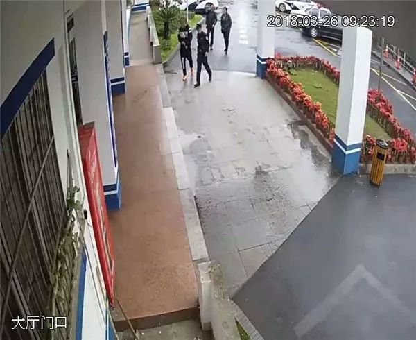 心痛!我是一个老警察,我带儿子来自首…