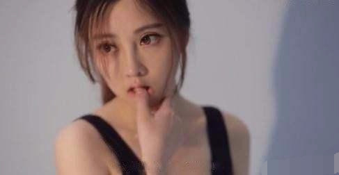 冯提莫回怼王思聪:我差劲?你那玩意不好使怪我咯?王思聪:我第一次