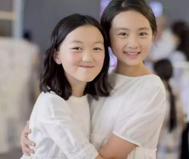 李亚鹏晒出爱女李嫣近照,吃着烤串的气质简直和天后王菲一样优雅