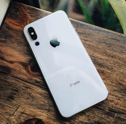 传明年iPhone也将配三镜头 PK华为P20 Pro