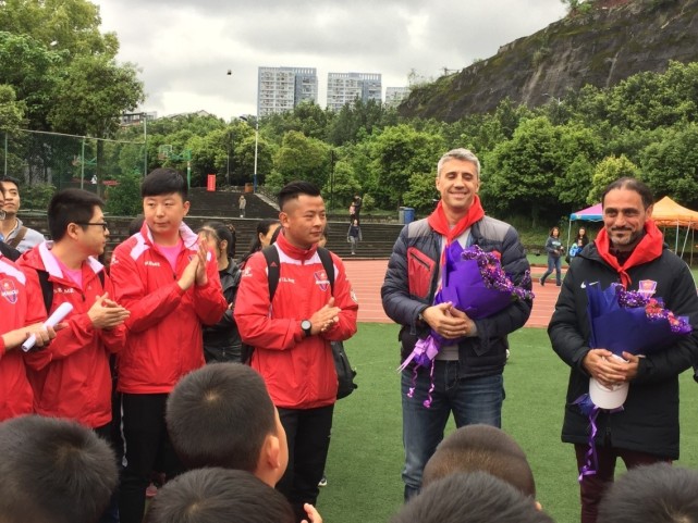 重庆选拔青训 克雷斯波助阵:足球需团结和激情