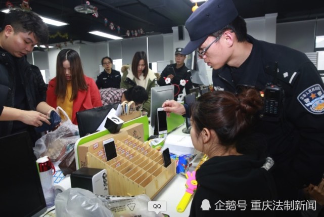 重庆年轻男子家中放600多万现金 坐拥多辆百万