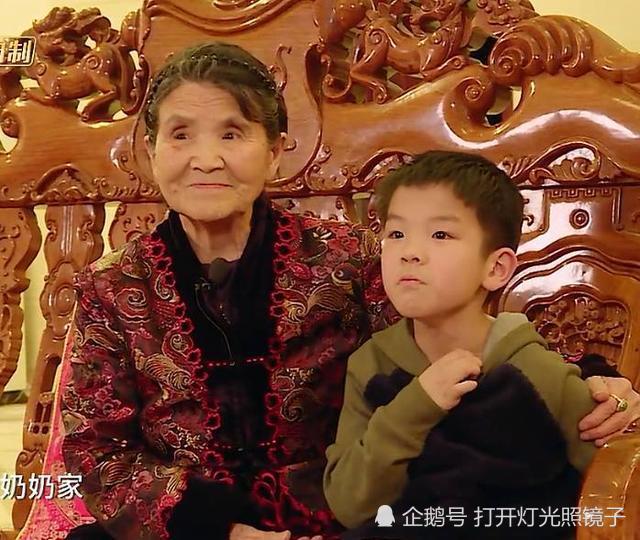 安迪奶奶家到底多有钱,网友:那盏灯和椅子我一辈子都