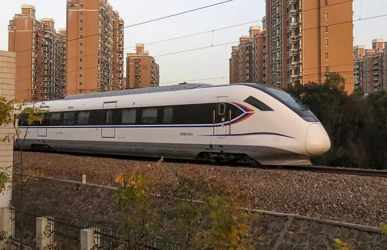 金山铁路使用的crh6a-0421运行中