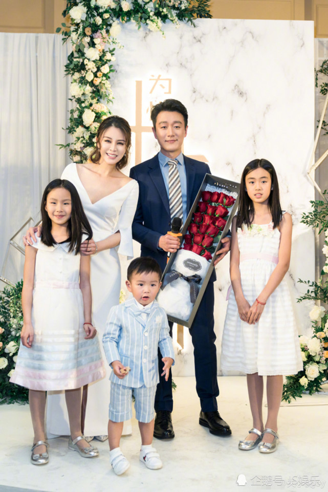 娱乐早报|张靓颖深夜发歌词疑回应情变:努力快