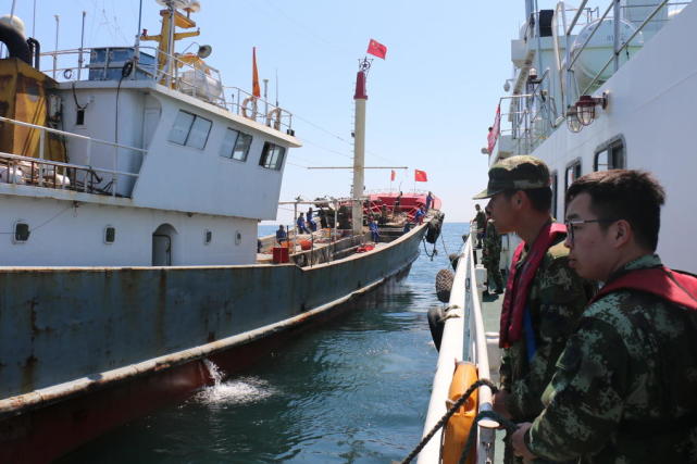 浙江海警协同多部门 赴东海带鱼国家级保护区