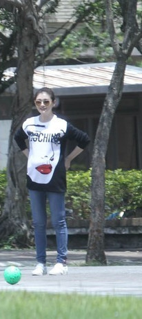 大s三胎孕肚明显 带儿子录真人秀一家人其乐融融