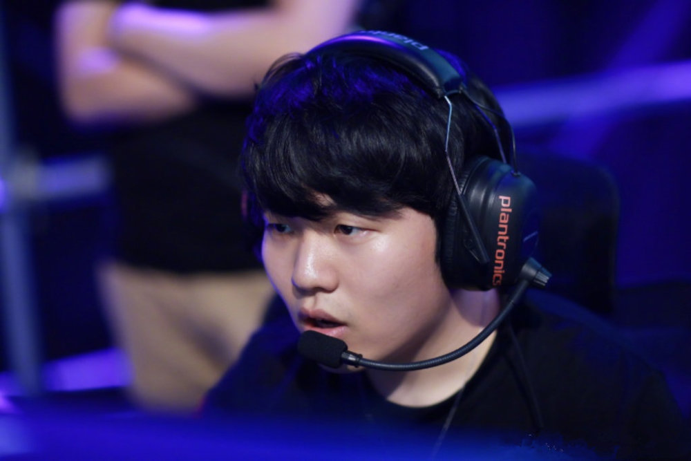 法王对决Rookie完胜 对线就赢40刀配的上世界