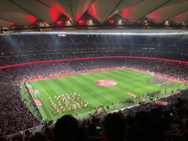 直击国王杯决战-巴萨球迷攻陷马德里 全场掌声