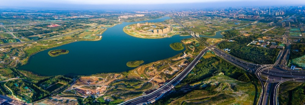 郑州北龙湖俯瞰,图片来源于郑东新区官网