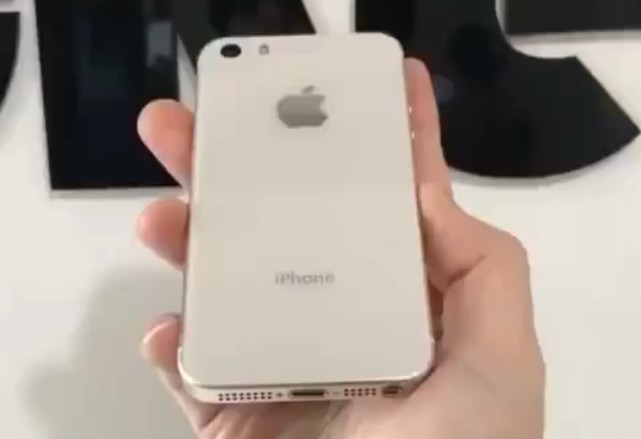 疑似iPhone SE2真机泄露 传工厂已下料或六月发布