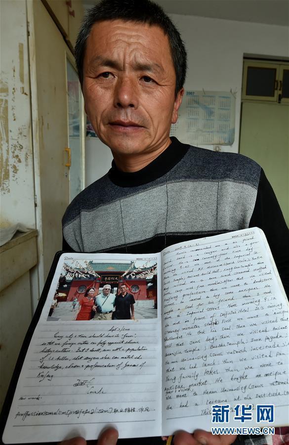 开封三轮车夫精通英语 写了6本英文服务日记