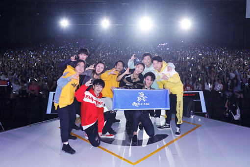 西泡泡合体现团魂!黄子韬上海演唱会义气燃炸