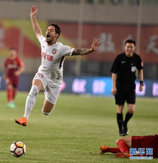 挥汗如雨、无暇休息,运动员们大都这样过劳动