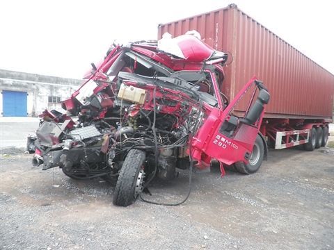 G65高速发生追尾事故致3死2伤 事故还在调查中