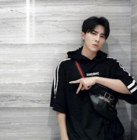 颜值不输吴尊,演偶像剧男二号爆红,获芒果台力