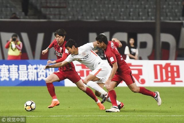 足协杯上港点球战4-3淘汰人和 奥斯卡伤退颜骏