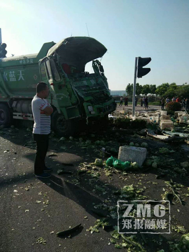 郑州一路段发生车祸 渣土车司机抢救无效死亡