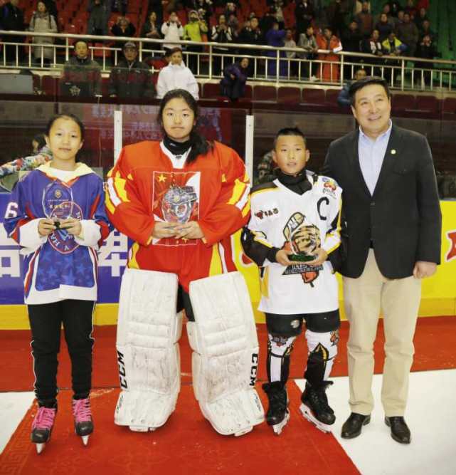 2018全国少儿冰球大奖赛落幕 北京队夺冠获2