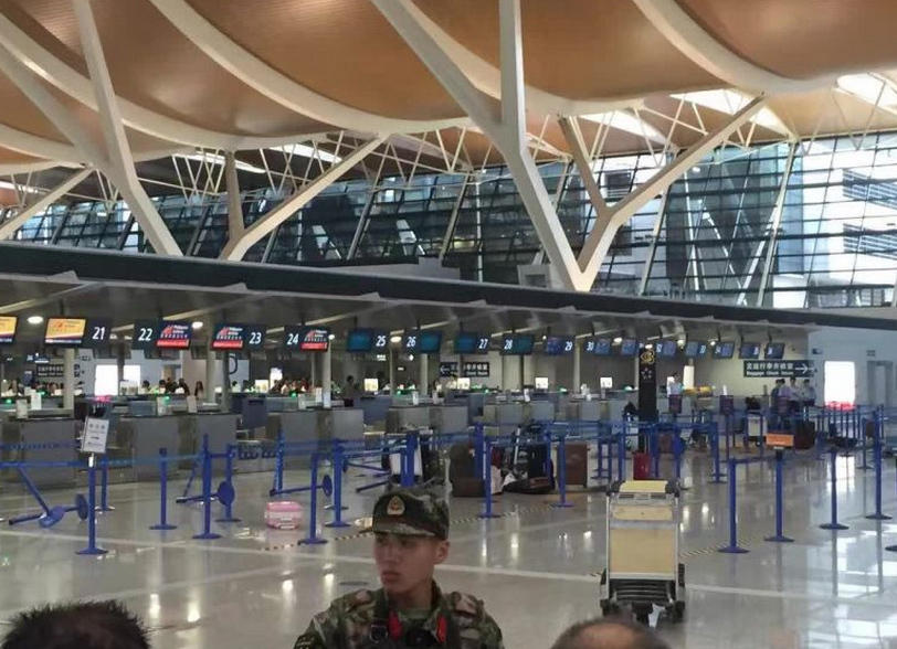 上海浦东机场发生爆炸3人受伤 大面积航班延误