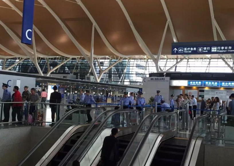上海浦东机场发生爆炸3人受伤 大面积航班延误