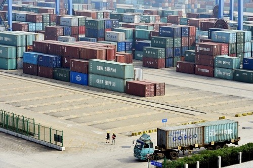 英媒关注中国机器人港口:用自动驾驶卡车车队