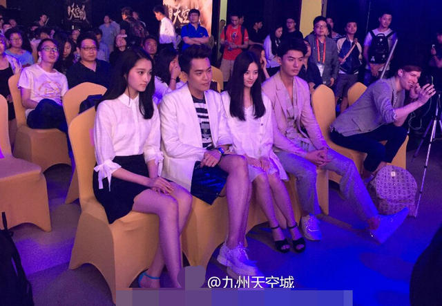 两美同台 关晓彤颜值不输四千年美女