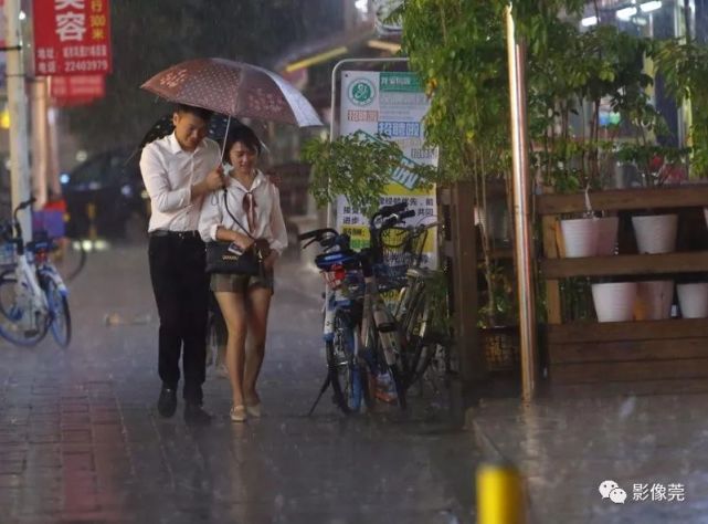 蓝天、乌云、雷电、暴雨,善变的东莞五月天