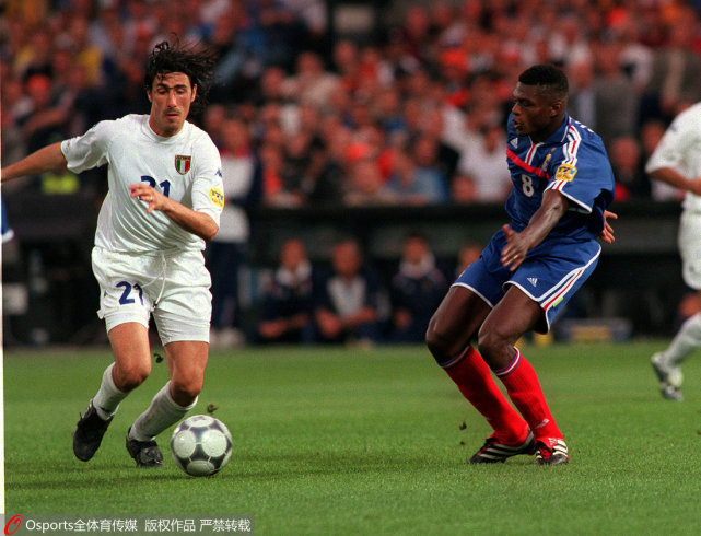 2000年欧洲杯意荷点球大战 托尔多封神 意大利