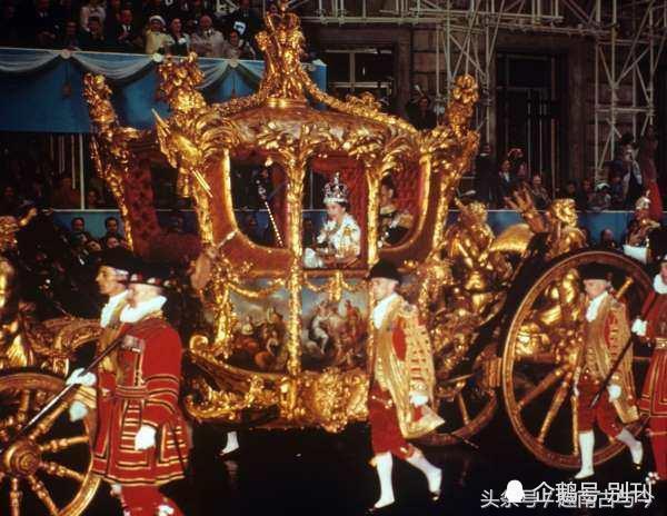 英国女王在位65周年:照片回顾伊丽莎白二世的加冕典礼.