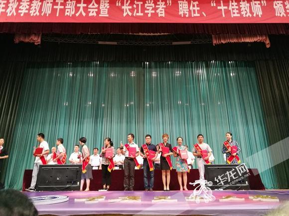 别样的工科女博士:她是大学人气老师 课下还跟