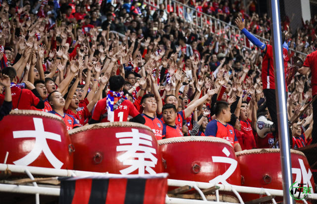 【下午茶】通宵买票只为远远看一眼 一支队一