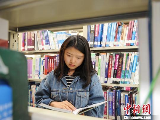 励志!高校双耳失聪女孩将赴清华读博 梦想治病救人