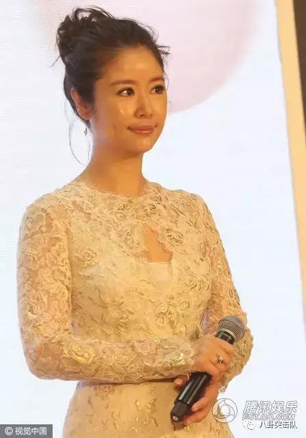 尴尬撞衫,林心如产后复出穿赵丽颖旧衫,狭路相逢谁赢