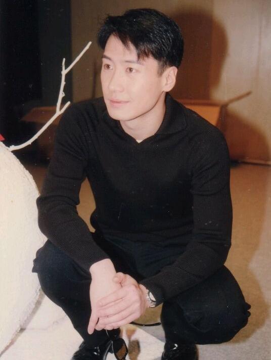 黎明年轻时放在今天绝对是小鲜肉,如今51岁的他风采