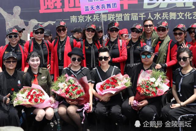 南京最炫母亲节,千名水兵舞演员上演精彩大戏